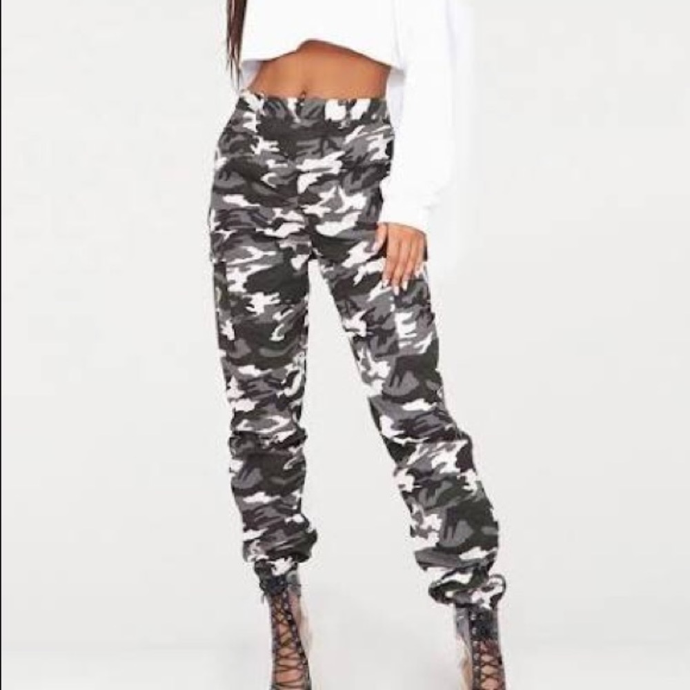 Pretty Little Thing CAMO pants